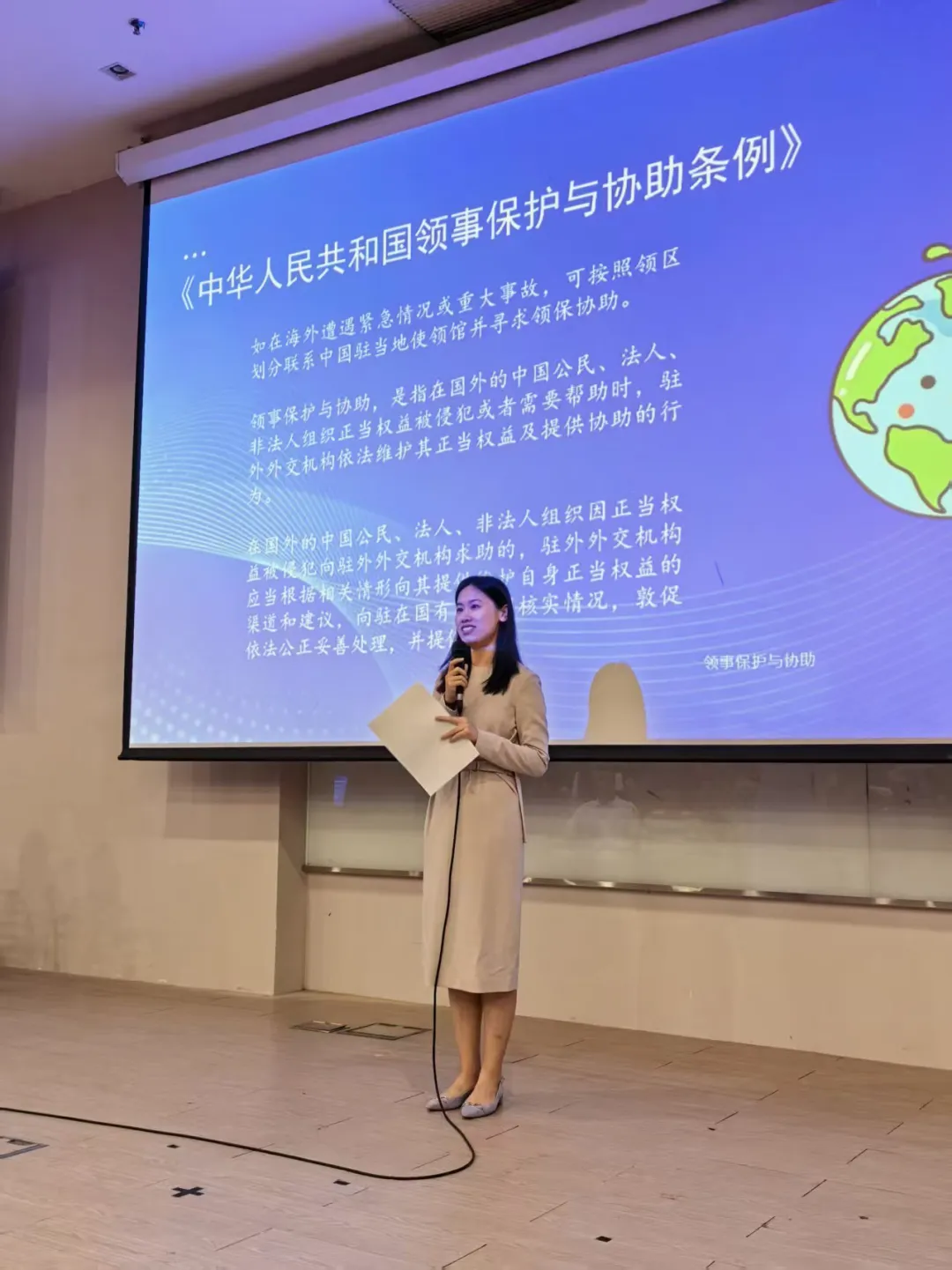 中国驻马来西亚大使馆领事侨务处陈惟醒进行领保分享