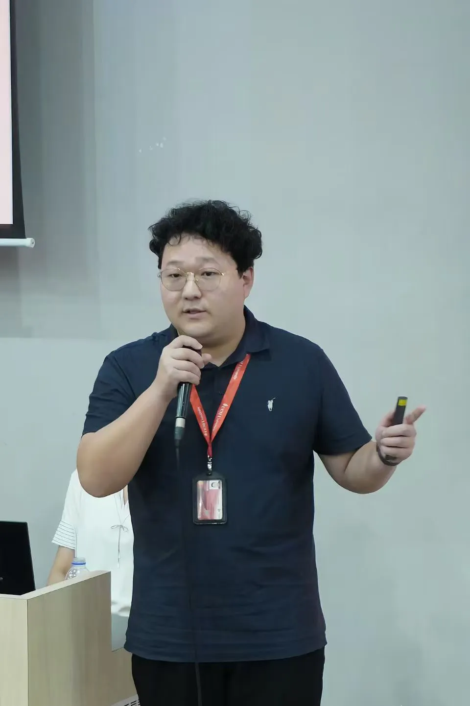 UCSI中国学联执行主席仝敏章进行校园资讯分享